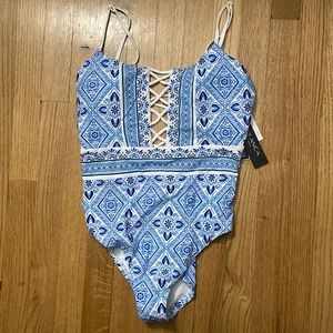 La Blanca bathing suit with tummy control
